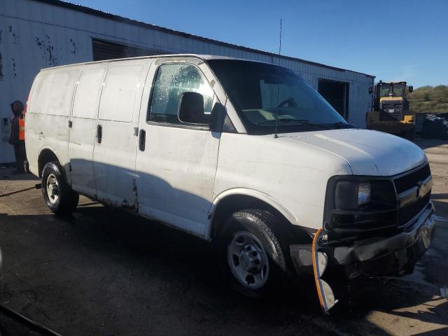 1GCGG25C681115006 - 2008 CHEVROLET EXPRESS G2 WHITE photo 4