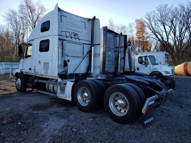 4V4NC9EH0HN983989 - 2017 VOLVO VN VNL WHITE photo 3