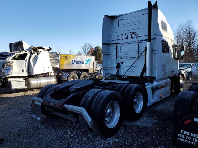 4V4NC9EH0HN983989 - 2017 VOLVO VN VNL WHITE photo 4