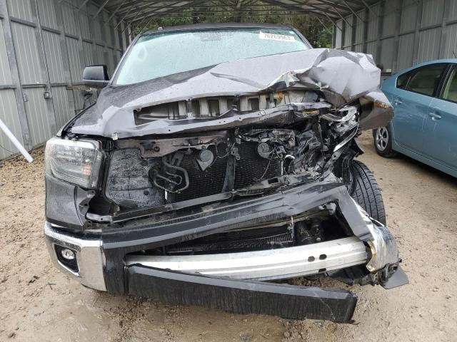 5TFUW5F1XJX760636 - 2018 TOYOTA TUNDRA DOUBLE CAB SR/SR5 CHARCOAL photo 5