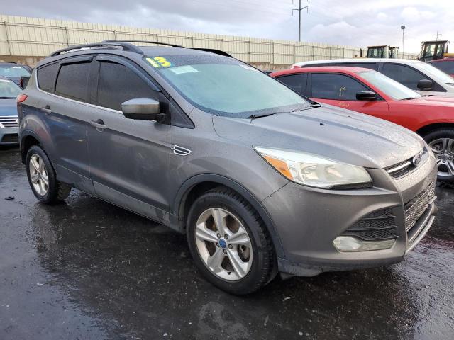 1FMCU0G95DUD93915 - 2013 FORD ESCAPE SE GRAY photo 4