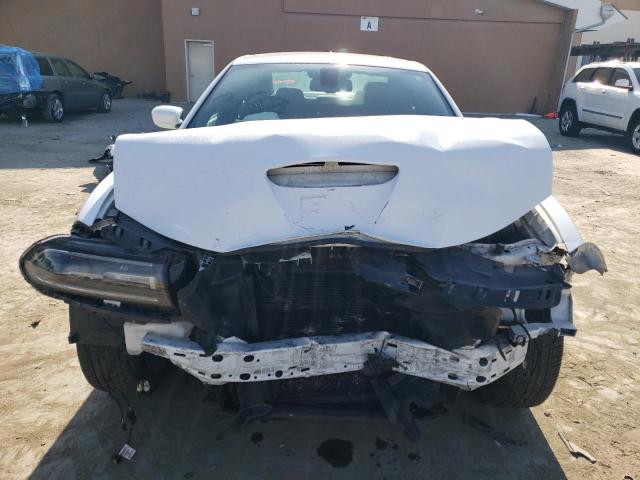 2C3CDXHG0JH281407 - 2018 DODGE CHARGER SXT PLUS WHITE photo 5