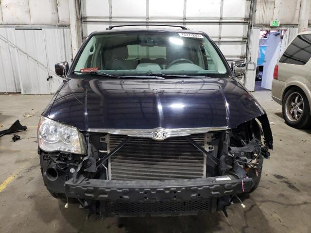2A4RR5DX4AR360343 - 2010 CHRYSLER TOWN & COU TOURING BLUE photo 5