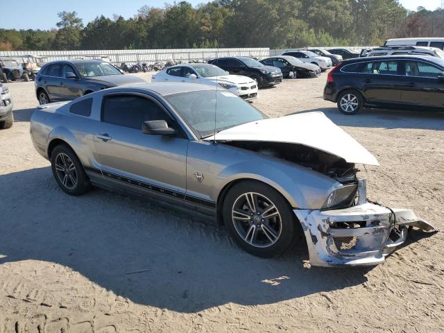 1ZVHT80N395126273 - 2009 FORD MUSTANG GRAY photo 4