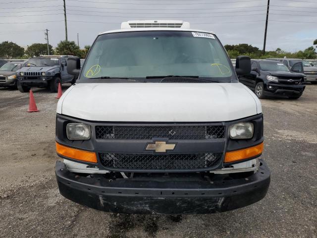 1GTZ7UCF0F1166340 - 2015 GMC SAVANA G3500 WHITE photo 5