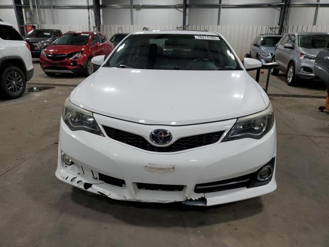 4T1BK1FK6CU508595 - 2012 TOYOTA CAMRY SE WHITE photo 5