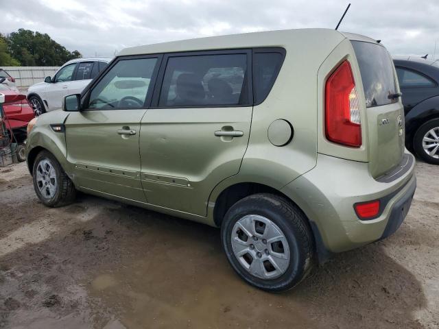 KNDJT2A52D7630374 - 2013 KIA SOUL GREEN photo 2