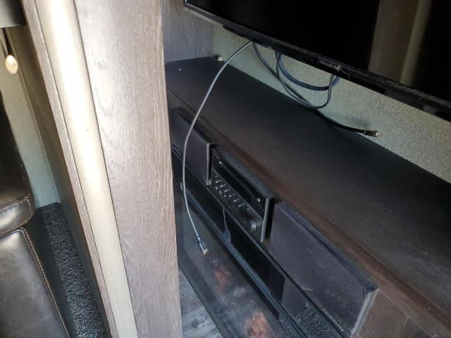 4YDT3242XJB453508 - 2018 KEYSTONE OUTBACK WHITE photo 8