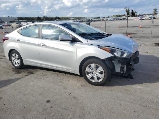 5NPDH4AE0GH765895 - 2016 HYUNDAI ELANTRA SE SILVER photo 4