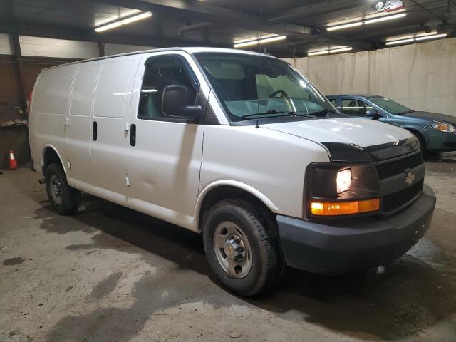 1GCWGFFA1E1186786 - 2014 CHEVROLET EXPRESS G2 WHITE photo 4