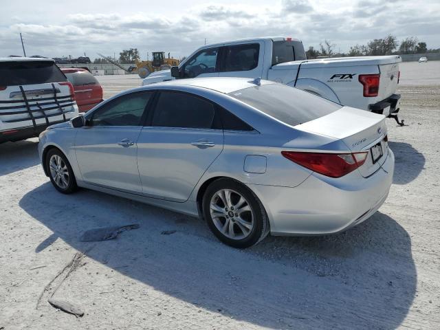 5NPEC4AC0BH301256 - 2011 HYUNDAI SONATA SE SILVER photo 2