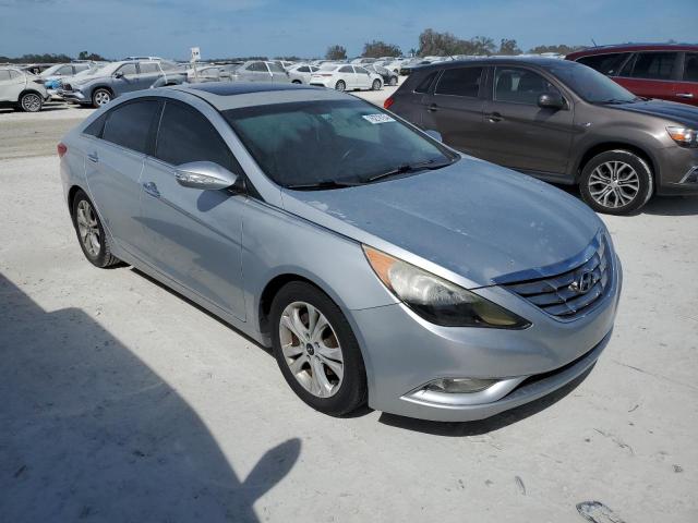 5NPEC4AC0BH301256 - 2011 HYUNDAI SONATA SE SILVER photo 4