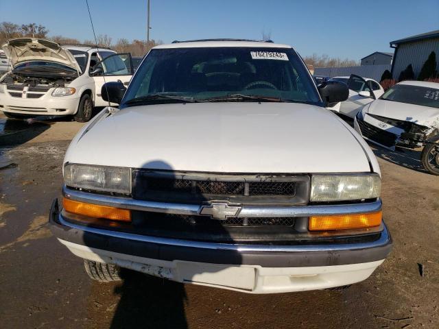 1GNCS13W412129224 - 2001 CHEVROLET BLAZER WHITE photo 5