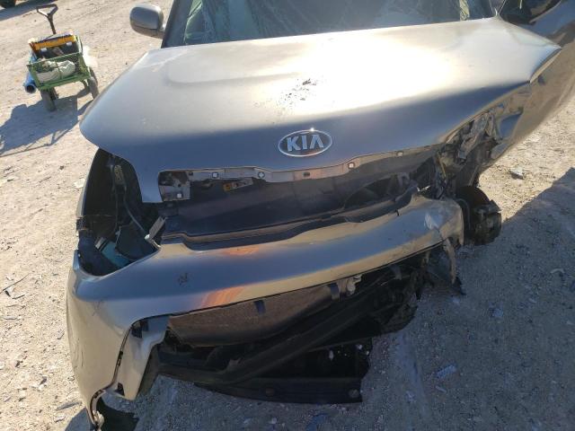 KNDJN2A23G7306645 - 2016 KIA SOUL GRAY photo 11