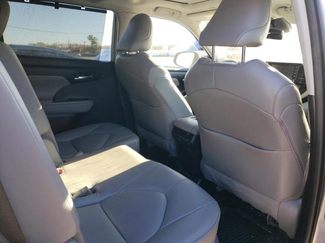 5TDGZRBH4NS575671 - 2022 TOYOTA HIGHLANDER XLE SILVER photo 10