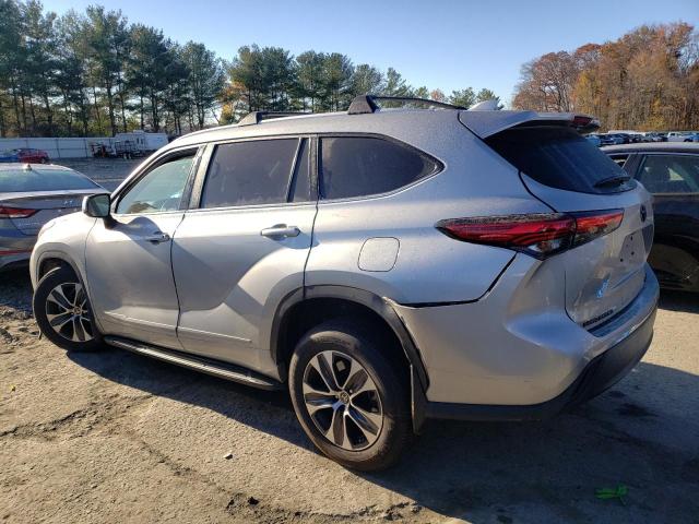 5TDGZRBH4NS575671 - 2022 TOYOTA HIGHLANDER XLE SILVER photo 2