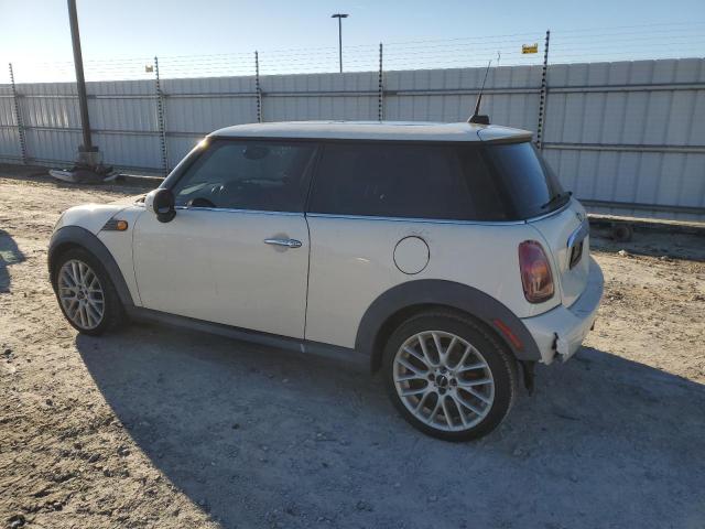 WMWMF3C58ATZ67347 - 2010 MINI COOPER WHITE photo 2