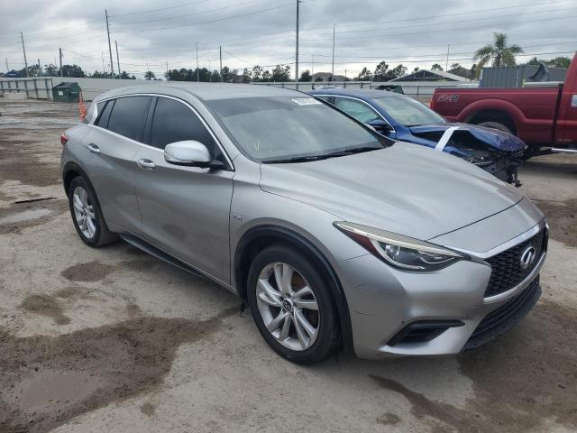 SJKCH5CP8HA032273 - 2017 INFINITI QX30 BASE GRAY photo 4