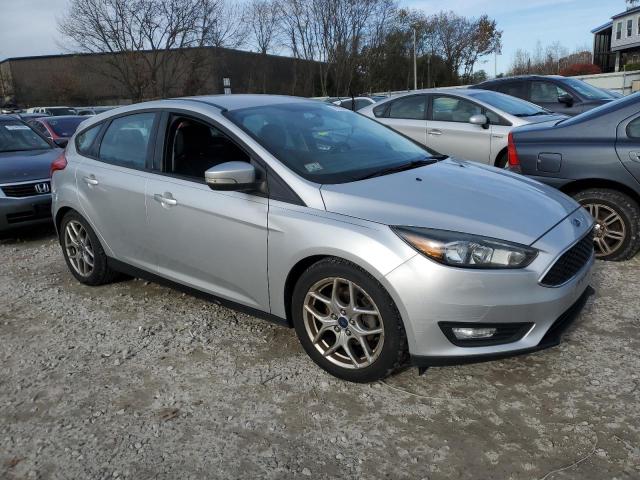 1FADP3K22FL270678 - 2015 FORD FOCUS SE SILVER photo 4