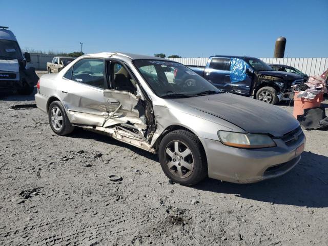 1HGCG5670YA044646 - 2000 HONDA ACCORD SE BEIGE photo 4