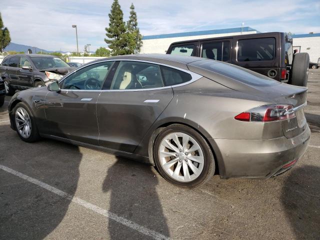 5YJSA1E2XHF173740 - 2017 TESLA MODEL S Qəhvəyi foto 2