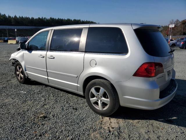 2V4RW3D11AR281720 - 2010 VOLKSWAGEN ROUTAN SE SILVER photo 2