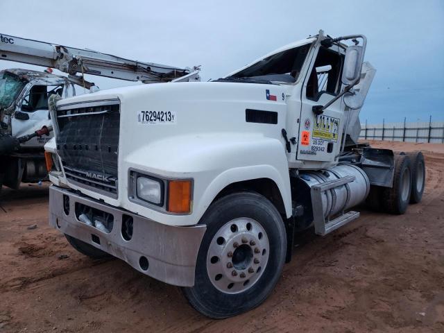 1M1AN09Y1DM012560 - 2013 MACK 600 CHU600 WHITE photo 2