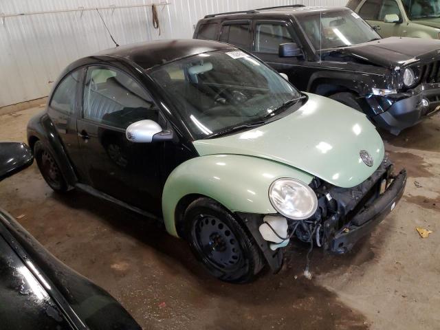 3VWBK31CX4M421799 - 2004 VOLKSWAGEN NEW BEETLE GL 黑色 照片 4