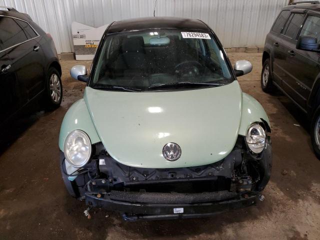 3VWBK31CX4M421799 - 2004 VOLKSWAGEN NEW BEETLE GL 黑色 照片 5