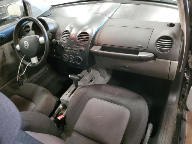 3VWBK31CX4M421799 - 2004 VOLKSWAGEN NEW BEETLE GL 黑色 照片 8