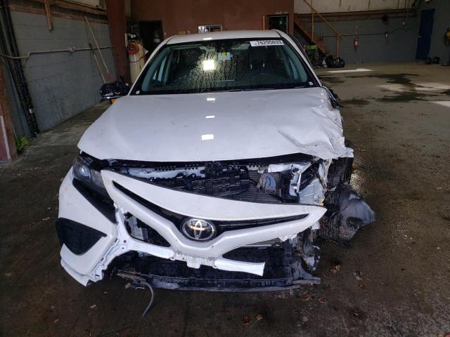 4T1G11AK5PU809722 - 2023 TOYOTA CAMRY SE NIGHT SHADE WHITE photo 5