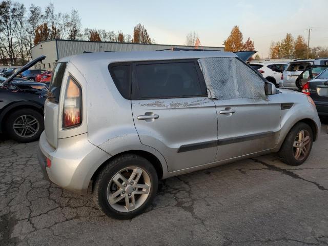 KNDJT2A22B7707358 - 2011 KIA SOUL + SILVER photo 3