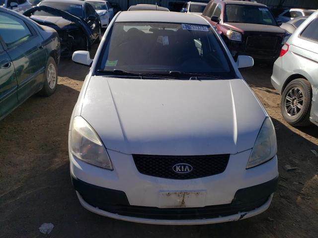 KNADE223796441752 - 2009 KIA RIO BASE WHITE photo 5