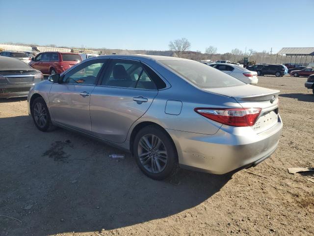 4T1BF1FKXHU747000 - 2017 TOYOTA CAMRY LE SILVER photo 2