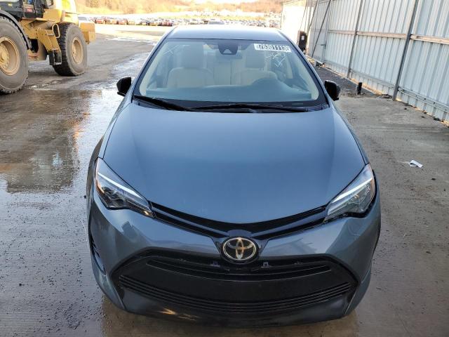 2T1BURHE9JC037993 - 2018 TOYOTA COROLLA L GRAY photo 5