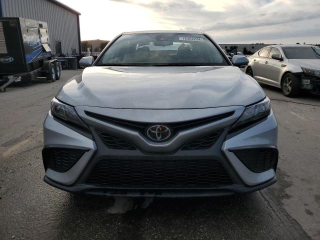 4T1G11AK2PU151857 - 2023 TOYOTA CAMRY SE NIGHT SHADE SILVER photo 5
