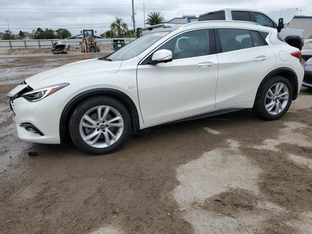 SJKCH5CP2JA045672 - 2018 INFINITI QX30 BASE WHITE photo 1