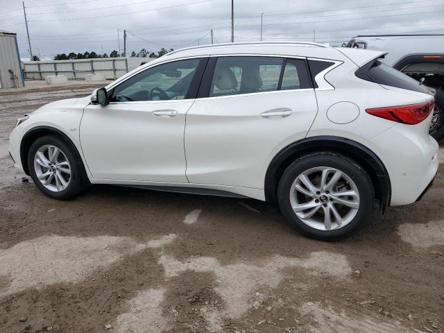 SJKCH5CP2JA045672 - 2018 INFINITI QX30 BASE WHITE photo 2