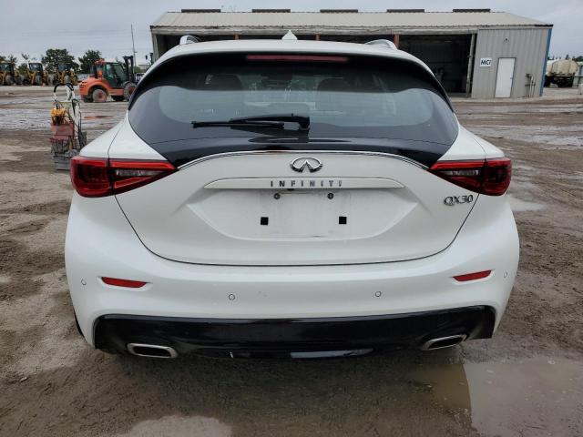 SJKCH5CP2JA045672 - 2018 INFINITI QX30 BASE WHITE photo 6