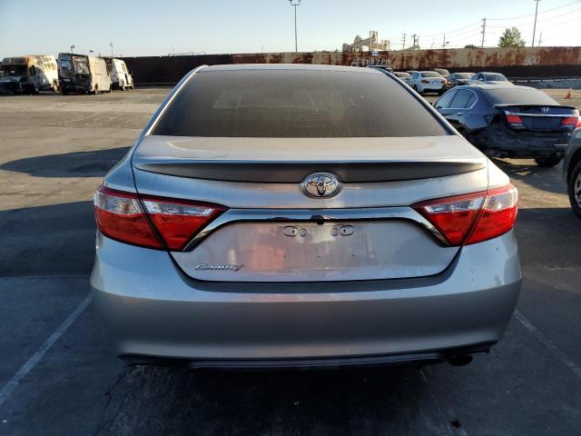 4T1BF1FK7HU794162 - 2017 TOYOTA CAMRY LE SILVER photo 6