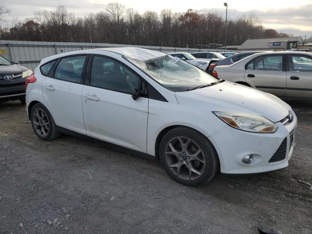 1FADP3K21DL303442 - 2013 FORD FOCUS SE WHITE photo 4