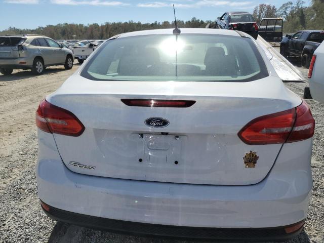 1FADP3F24GL266000 - 2016 FORD FOCUS SE WHITE photo 6