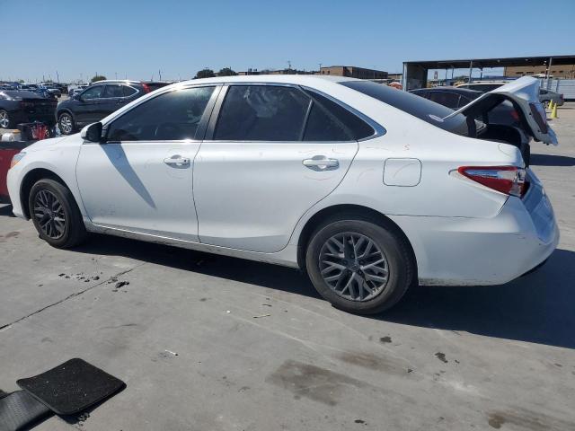 4T1BF1FK6GU241159 - 2016 TOYOTA CAMRY LE WHITE photo 2