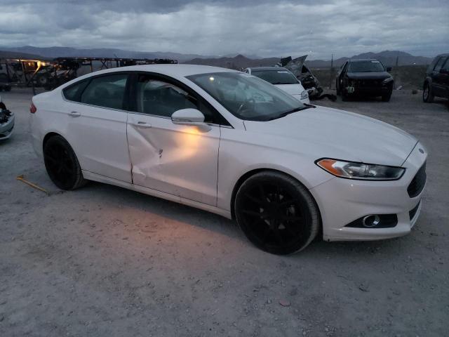 3FA6P0H79GR315869 - 2016 FORD FUSION SE WHITE photo 4