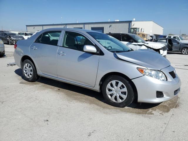 1NXBU4EE7AZ299386 - 2010 TOYOTA COROLLA BASE SILVER photo 4