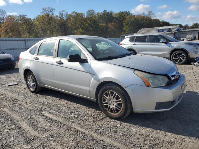 1FAHP3FN0BW192626 - 2011 FORD FOCUS SE SILVER photo 4