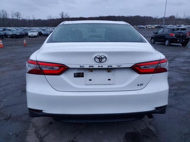 4T1B11HK7JU613644 - 2018 TOYOTA CAMRY L WHITE photo 6