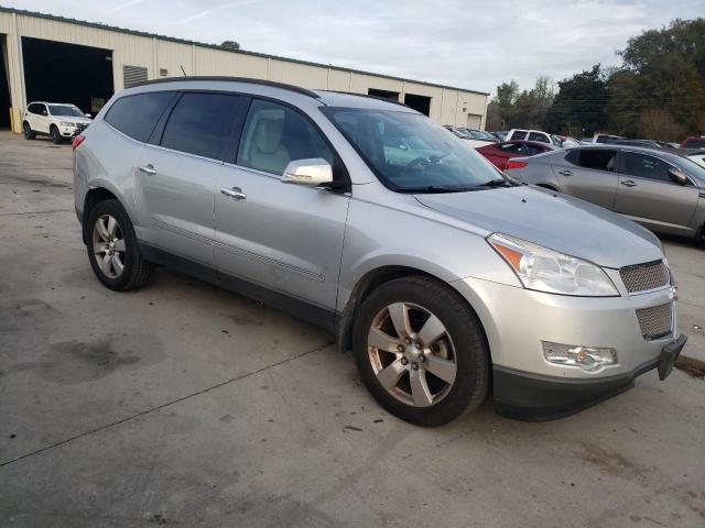 1GNLRHED6AJ203328 - 2010 CHEVROLET TRAVERSE LTZ GRAY photo 4