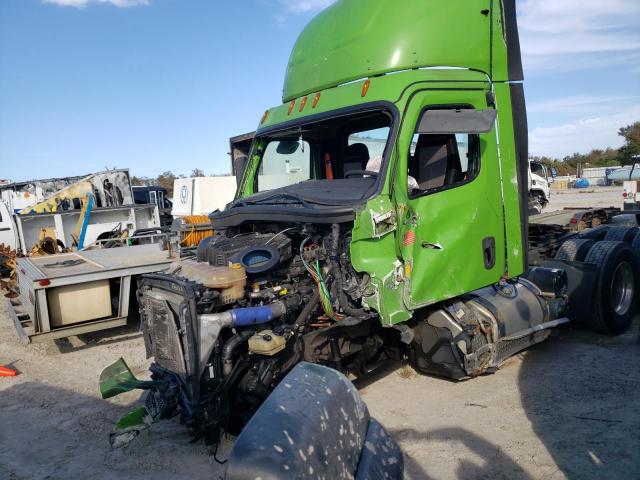 1FUJHTDV1LLLC1976 - 2020 FREIGHTLINER CASCADIA 1 GREEN photo 2