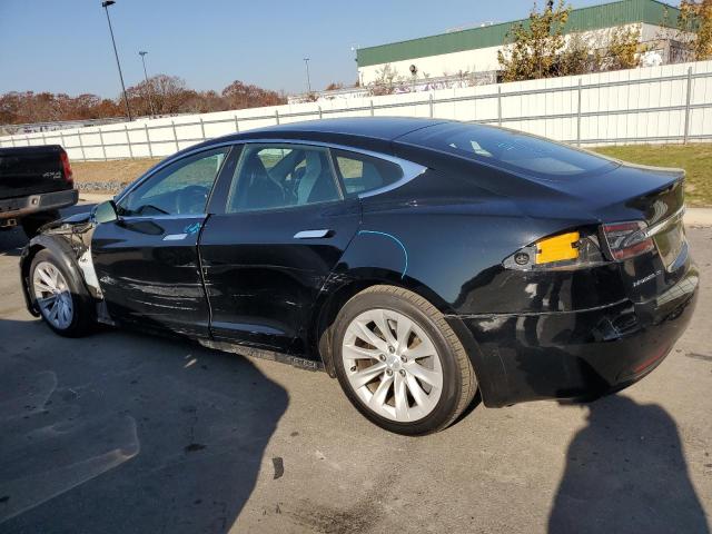 5YJSA1E20HF233198 - 2017 TESLA MODEL S შავი ფოტო 2